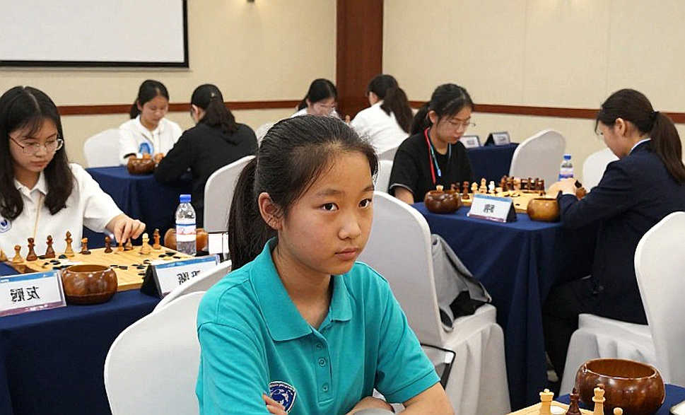 FIDE अध्यक्ष की हेडलाइन, FRITZ 20 का शरीर: एक जुड़ी हुई खबर का हिसाब